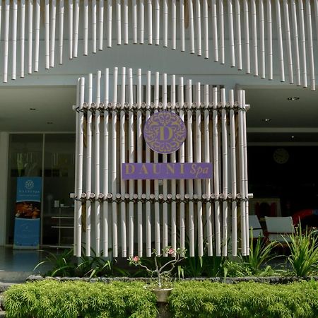 K Gallery Hotel Pasuruan Exterior photo